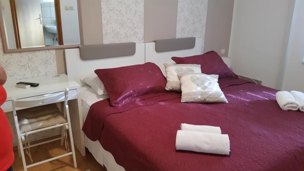 Apartament Guest Accomodation Zura Skradin Zewnętrze zdjęcie